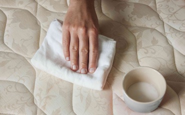 Основные принципы чистки матраса самостоятельно с использованием подручных средств
